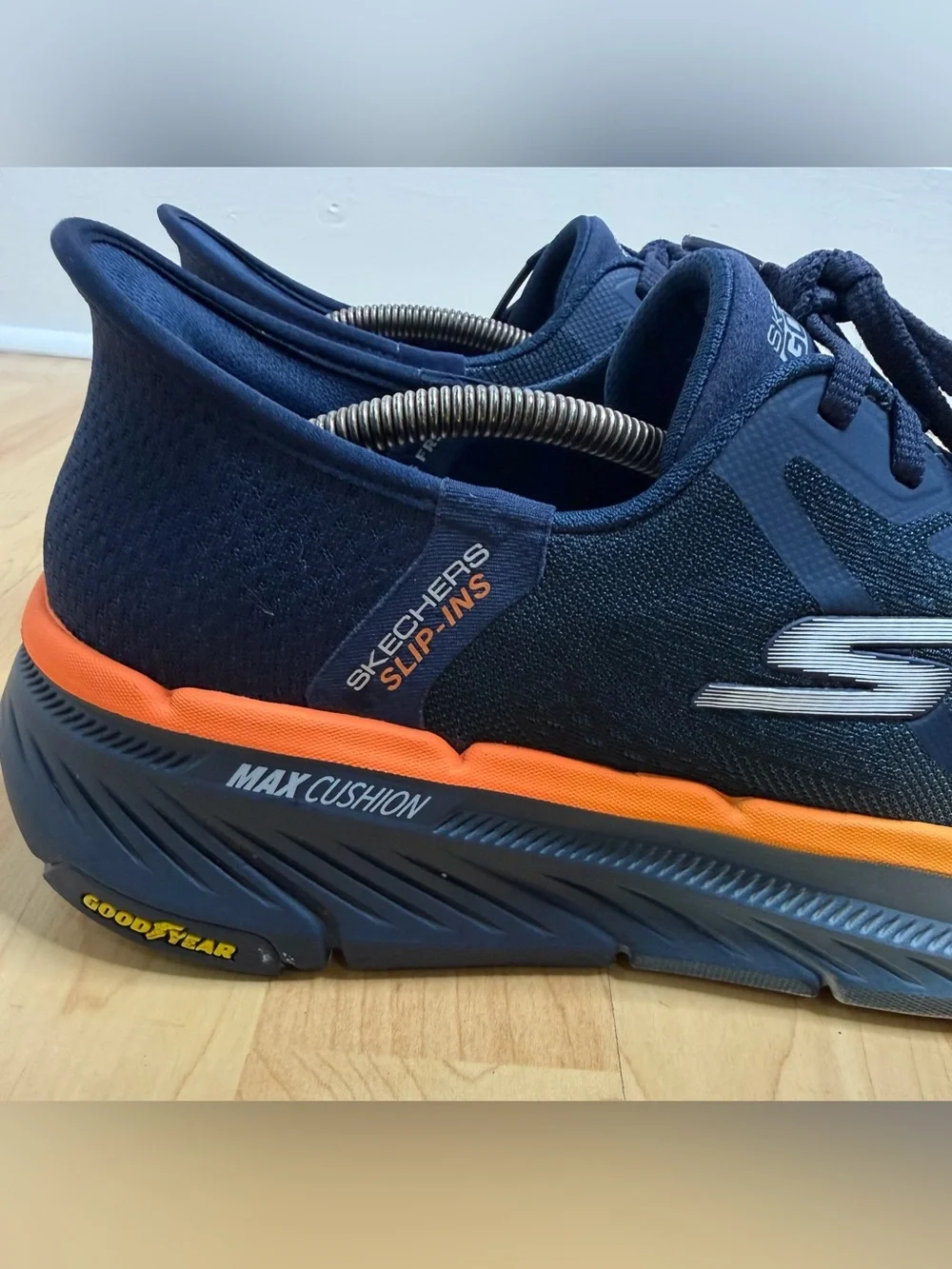 Skechers Slip-ins Max Cushioning Premier 2.0 Goodyear Men’s 9.5 Running Shoes